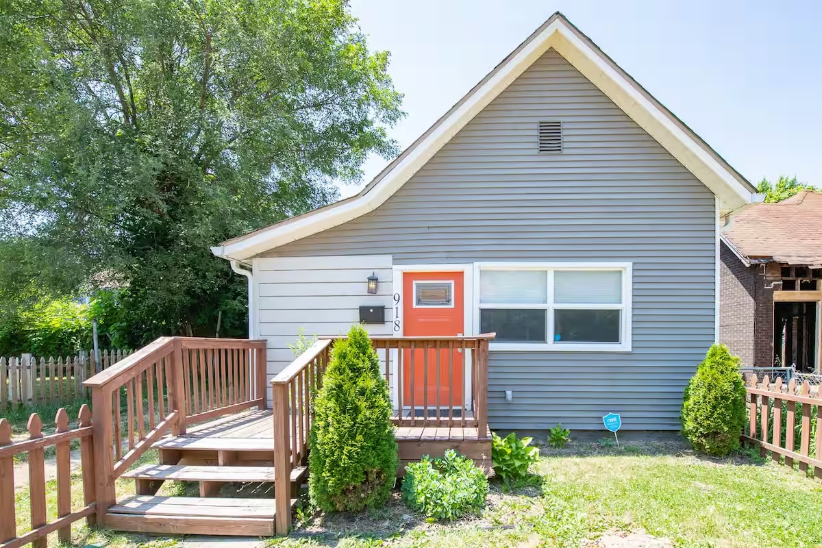 918 Harlan St